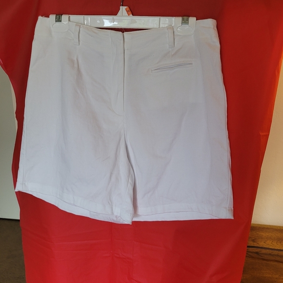 Buy 3 get 1 free, Chadwick's White Summer Shorts Size 10 (313) - Picture 1 of 7
